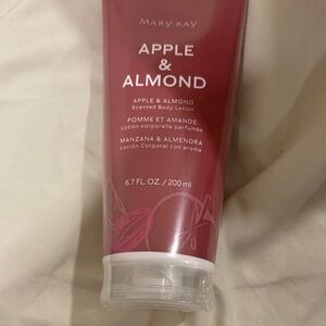 Mary Kay Apple & Almond Body Lotion - Red
